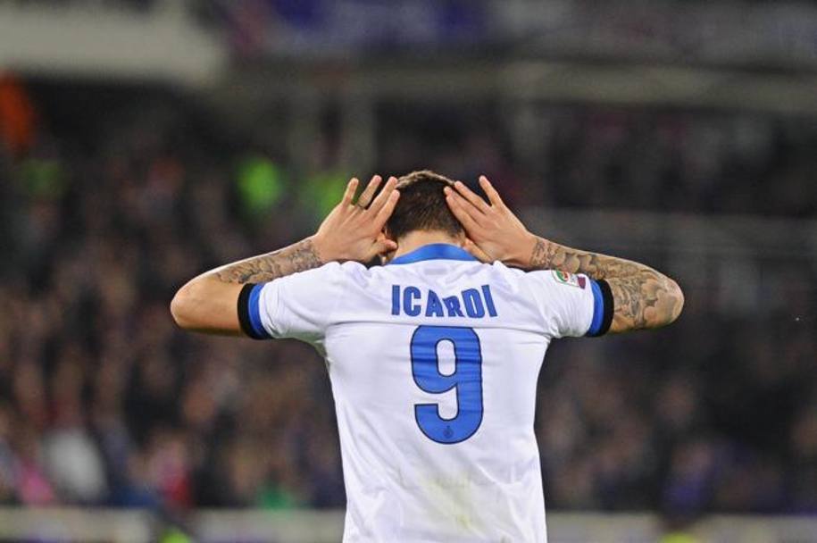 Icardi rivolto alla curva festeggia il gol  che riporta in vantaggio l&#39;Inter( Ansa)